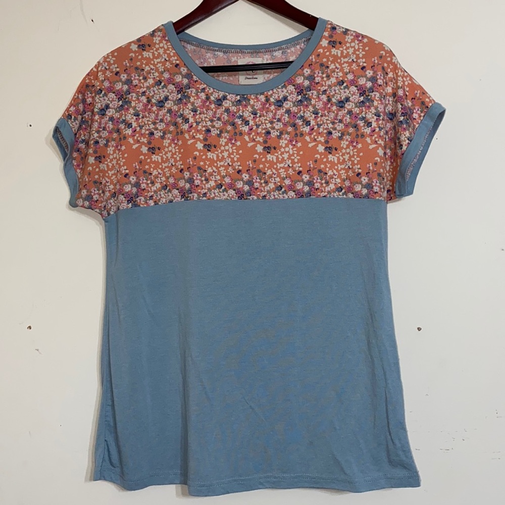 Size small women’s blouse